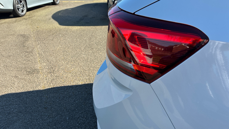 Volkswagen T-Roc 2.0 TDI SEL 5dr DSG Diesel Hatchback